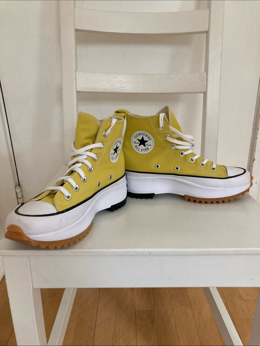 WOMEN’S Converse Yellow High-Top Run Star Hike NEVER WORN